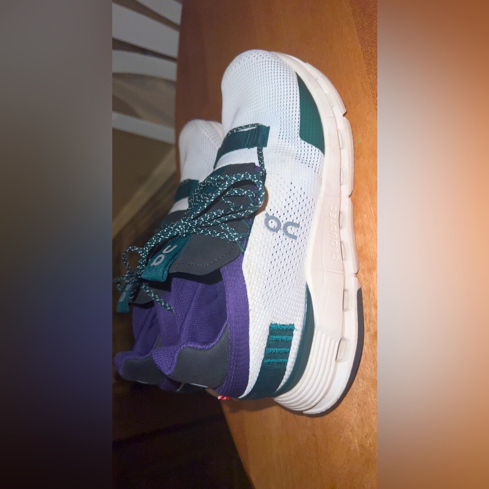 Like new On Cloudnova Sneaker 8.5 worn once